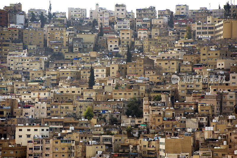 安曼住宅城市景观从Jabal al-Qala 'a山，安曼，约旦